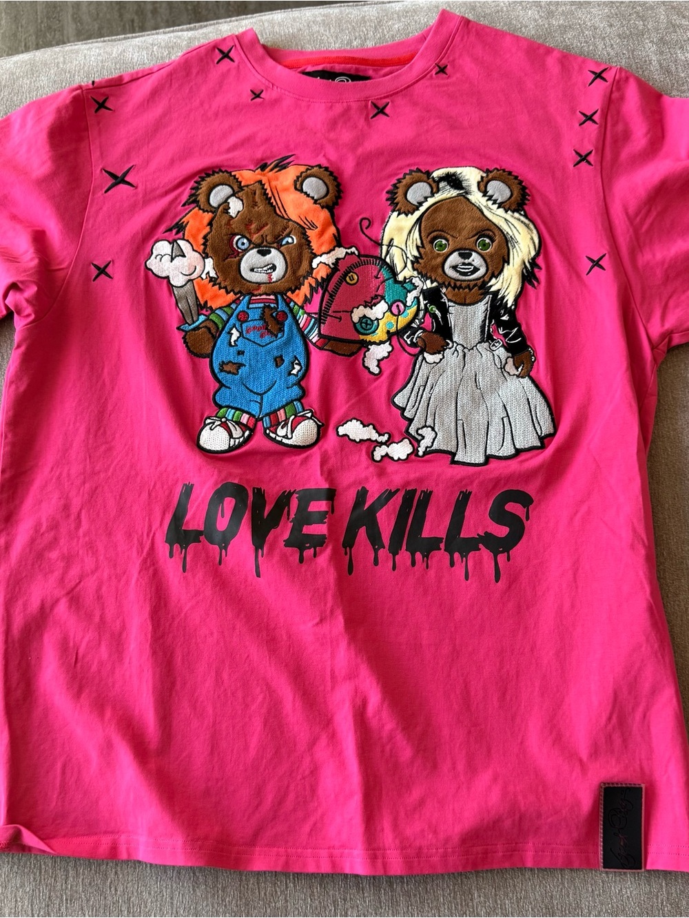 Frost Bright Pink Graphic Tee with 'Love Kills' Bear Design (XL)